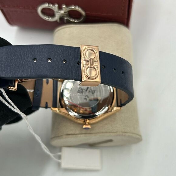 Man Salvatore, Ferragamo timeless 40 mm quartz, watch deployment clasp - Picture 10 of 13